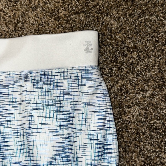 Izod Patterned Women's Skort - Picture 3 of 6